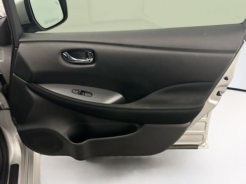 Used 2024 Nissan Leaf S FWD image 32