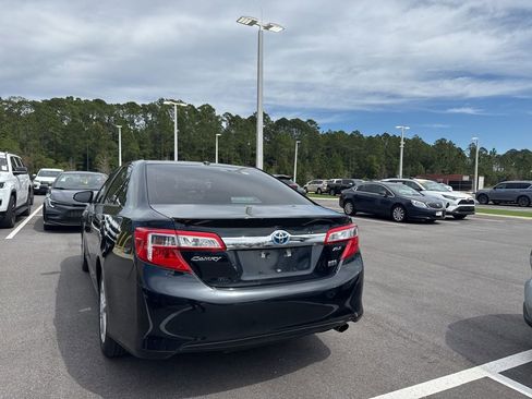 Used 2014 Toyota Camry XLE w/ Moonroof Package image 3