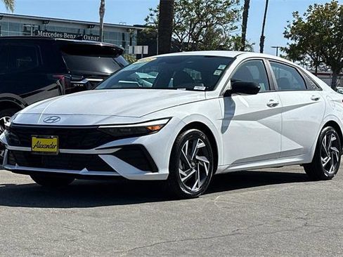 Certified 2025 Hyundai Elantra Sport image 8