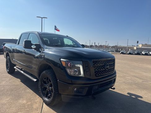 Used 2019 Nissan Titan SV w/ SV Convenience Package image 1