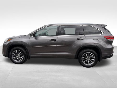 Used 2018 Toyota Highlander XLE w/ Protection Package #3 AWD/4WD image 10