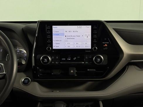 Used 2020 Toyota Highlander L image 24