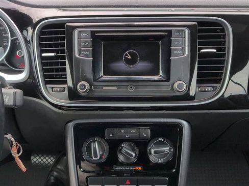 Used 2018 Volkswagen Beetle 2.0T FWD image 11