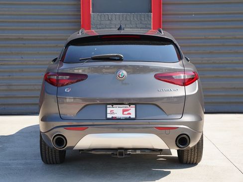 Used 2022 Alfa Romeo Stelvio Ti image 4