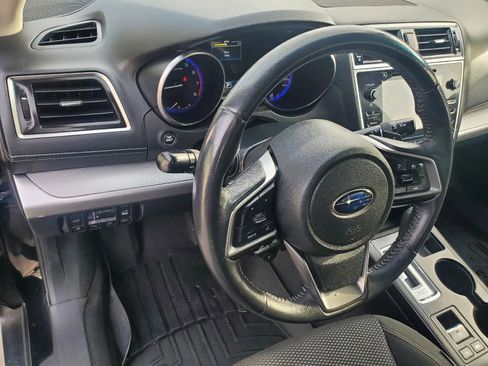 Used 2018 Subaru Outback 2.5i Premium image 11