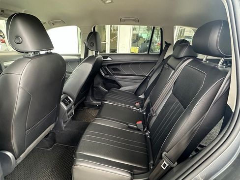 Used 2022 Volkswagen Tiguan SE AWD/4WD image 8