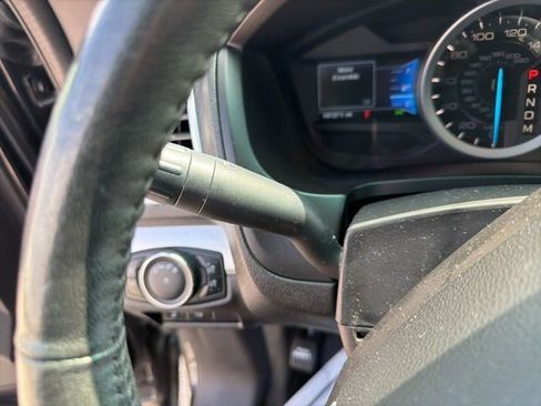 Used 2014 Ford Explorer XLT w/ Equipment Group 202A AWD/4WD image 27