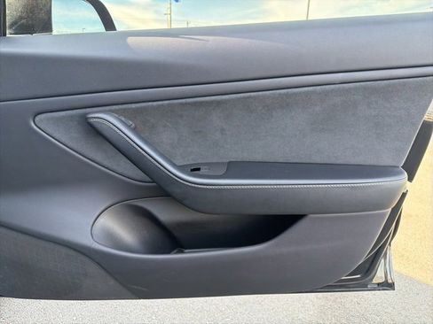 Used 2019 Tesla Model 3 Standard Range Plus image 9
