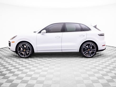 Used 2023 Porsche Cayenne Turbo AWD/4WD image 2