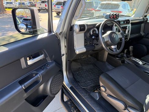 Used 2010 Toyota FJ Cruiser 4WD image 12