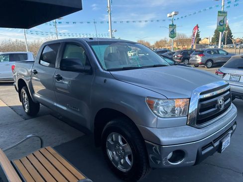 Used 2012 Toyota Tundra 4x4 CrewMax w/ Tow Pkg image 3