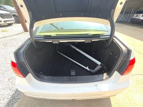 Used 2014 Mercedes-Benz E 350 4MATIC Sedan image 8