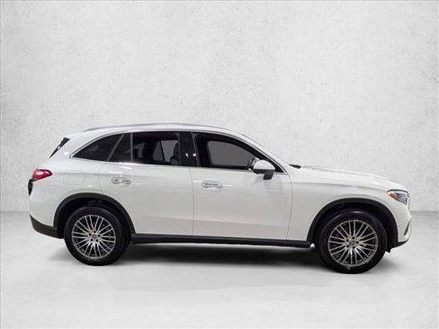 Used 2026 Mercedes-Benz GLC 300 image 4