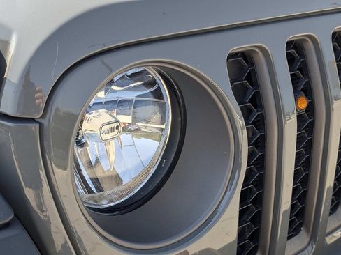Used 2022 Jeep Gladiator Mojave AWD/4WD image 6