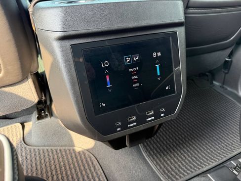 Used 2025 GMC Yukon XL Denali Ultimate AWD/4WD image 16