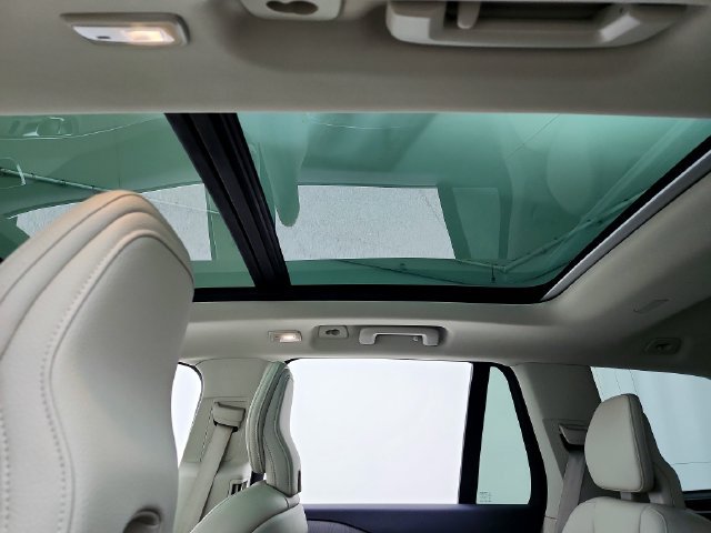 Certified 2025 Volvo XC90 T8 Plus w/ Protection Package Premier AWD/4WD image 23
