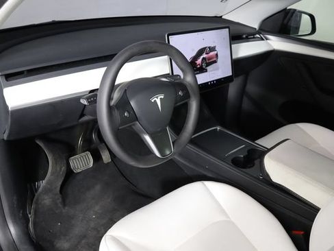 Used 2024 Tesla Model Y Long Range RWD image 21