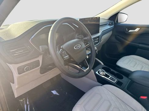 Certified 2023 Ford Escape Platinum w/ Premium Technology Package image 9