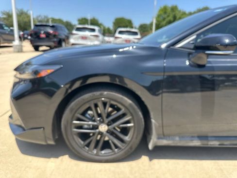 Used 2025 Toyota Camry SE w/ Convenience Package FWD image 2