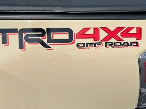 Used 2020 Toyota Tacoma TRD Off-Road AWD/4WD image 4