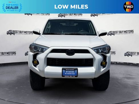 Used 2017 Toyota 4Runner SR5 AWD/4WD image 2