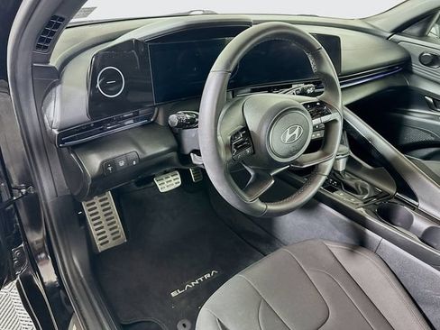 Used 2025 Hyundai Elantra SEL FWD image 11
