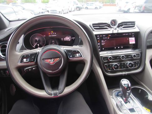 Used 2022 Bentley Bentayga AWD/4WD image 16
