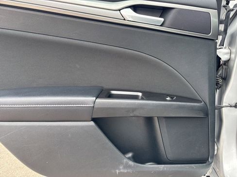 Used 2017 Ford Fusion SE image 25