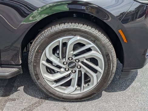 New 2027 Lincoln Navigator Premiere RWD image 11