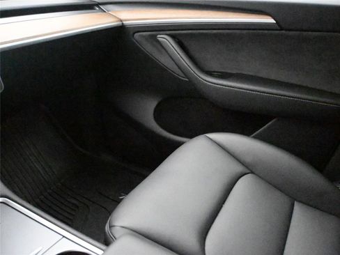 Used 2025 Tesla Model Y Performance image 4