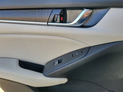Used 2021 Honda Accord Touring image 13