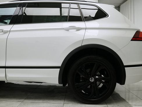 Used 2024 Volkswagen Tiguan SE R-Line image 11