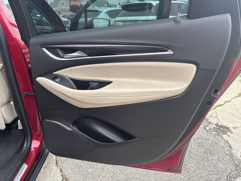 Used 2019 Buick Enclave Essence AWD/4WD image 18
