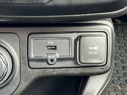 Used 2023 Jeep Renegade Latitude image 22