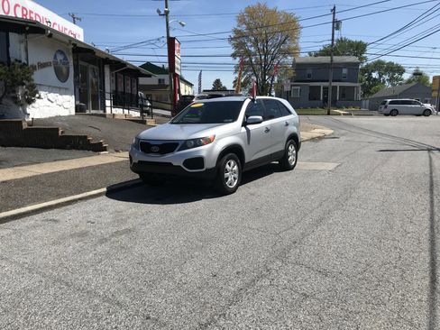 Used 2013 Kia Sorento LX image 2