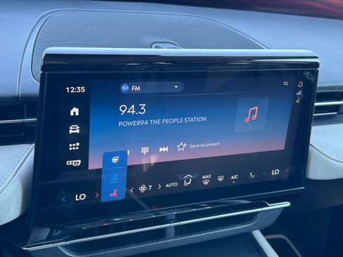 Used 2024 Lincoln Nautilus Reserve image 5