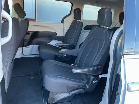 Used 2023 Chrysler Voyager LX FWD image 38