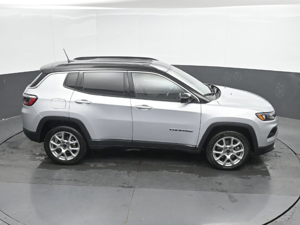 Used 2025 Jeep Compass Limited AWD/4WD image 32