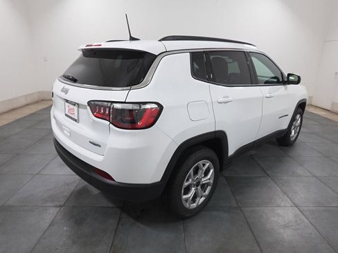 Used 2026 Jeep Compass Latitude AWD/4WD image 5