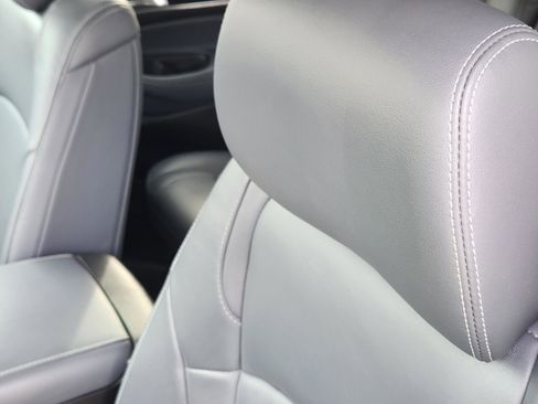 Used 2021 Buick Enclave Essence image 15