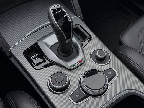 Used 2023 Alfa Romeo Stelvio Veloce image 21