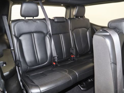 Used 2022 Jeep Wagoneer Series I w/ Premium Group I AWD/4WD image 16