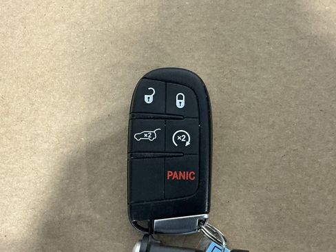 Used 2018 Jeep Grand Cherokee Limited image 39