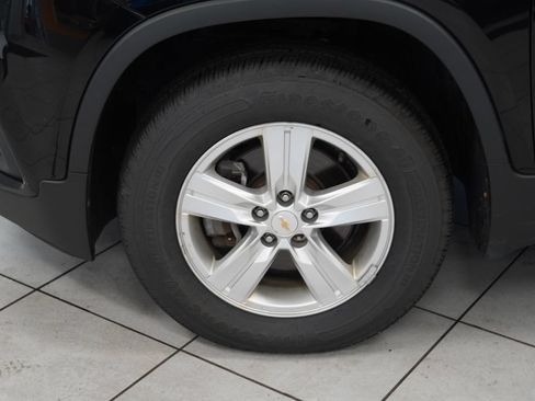 Used 2019 Chevrolet Trax LT w/ LT Convenience Package AWD/4WD image 17
