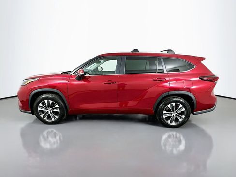 Used 2025 Toyota Highlander XLE image 8