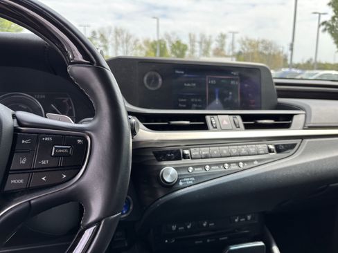 Used 2021 Lexus ES 300h w/ Premium Package image 18