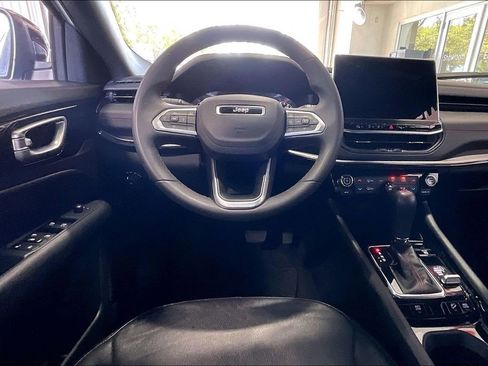 Used 2025 Jeep Compass Trailhawk image 5