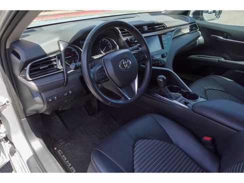 Used 2020 Toyota Camry SE FWD image 9