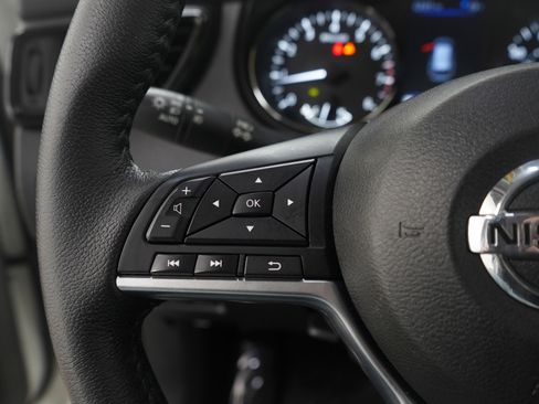 Used 2019 Nissan Rogue SL w/ Premium Package image 27