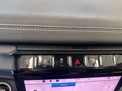 Used 2025 Jeep Grand Cherokee L Limited w/ Luxury Tech Group II image 32